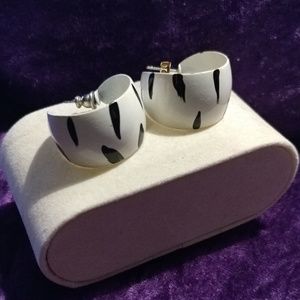 1 Pair of Metal Zebra Print Earrings